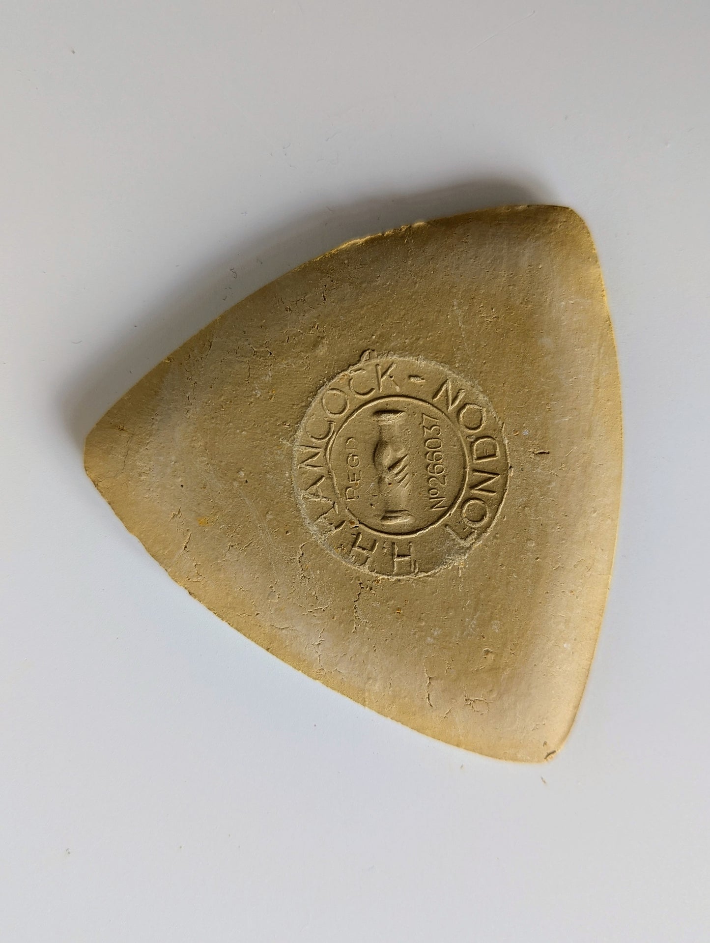 Hancock's - Garment Marking Chalk - White/ Yellow/ Blue/ Red- Triangle